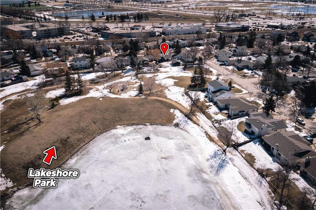 Photo 45: Photos: 1714 Chancellor Drive in Winnipeg: Waverley Heights Residential for sale (1L)  : MLS®# 202208250