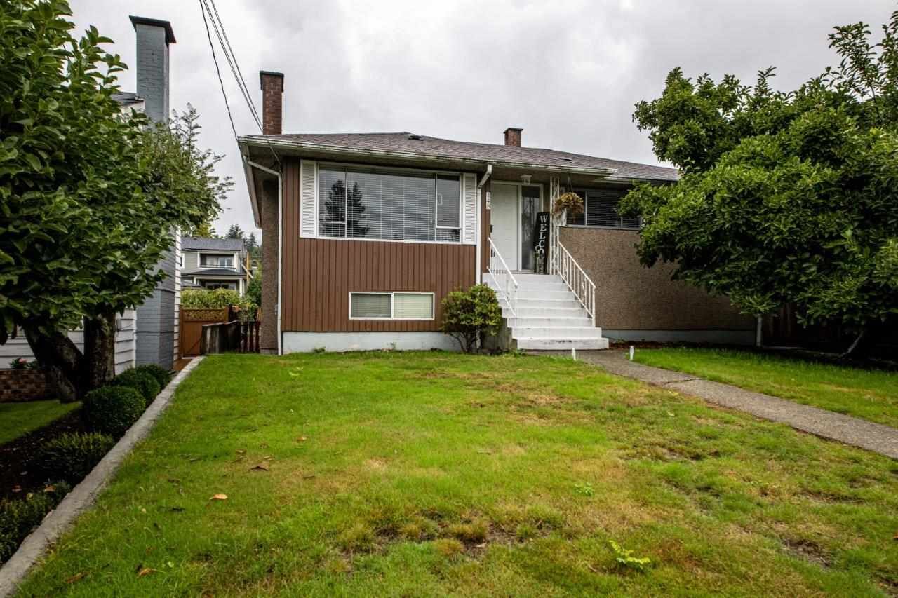 Main Photo: 448 E 15TH STREET in : Central Lonsdale House for sale : MLS®# R2407661