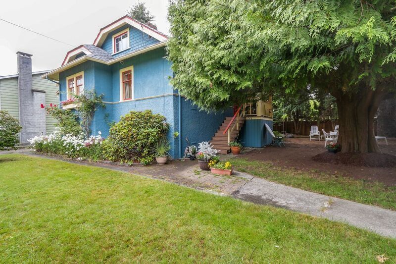 FEATURED LISTING: 726 TENTH Street New Westminster