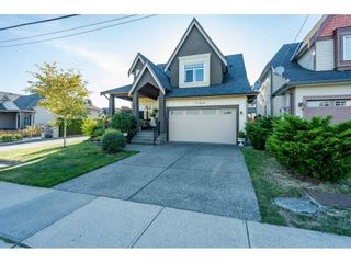 Photo 1: 7069 197B Street in Langley: Willoughby Heights House for sale : MLS®# R2493540
