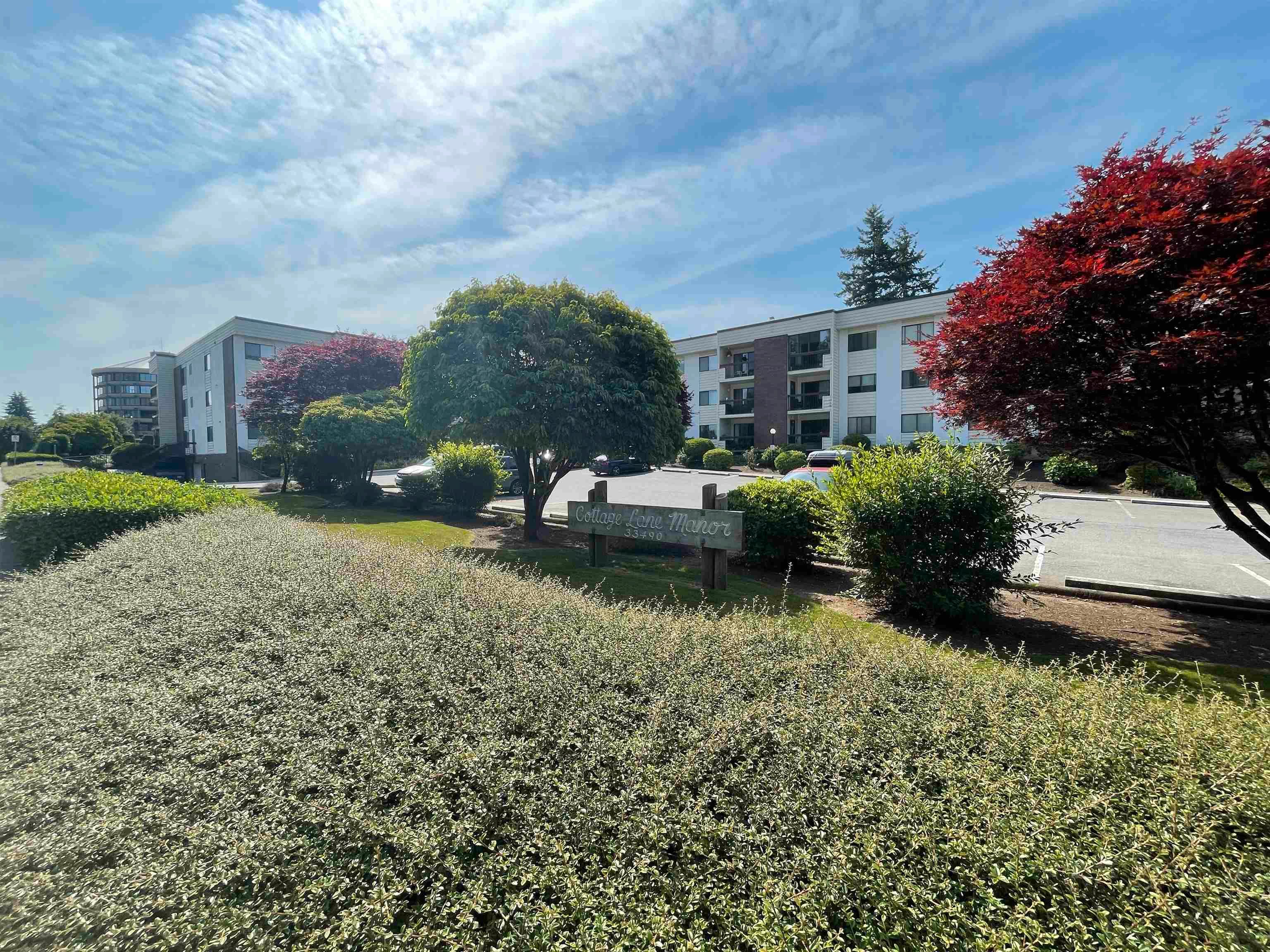 Main Photo: 207 33490 COTTAGE Lane in Abbotsford: Central Abbotsford Condo for sale in "Cottage Lane" : MLS®# R2789926