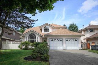 Photo 1: 9031 156A Street in Surrey: Fleetwood Tynehead House for sale : MLS®# R2187617