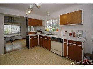 Photo 6: 2676 Capital Hts in VICTORIA: Vi Oaklands House for sale (Victoria)  : MLS®# 525596