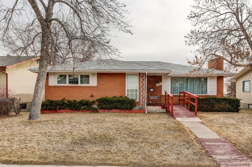 Main Photo: 7 Street NW in Calgary: Huntington Hills Detached for sale