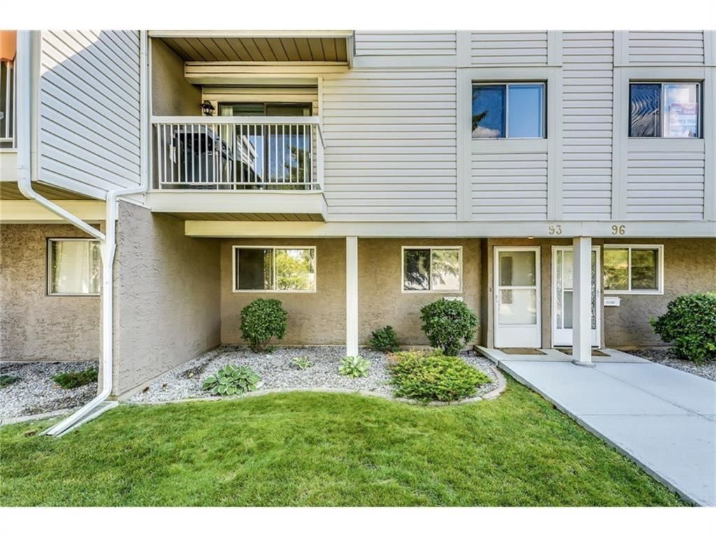 Main Photo: 93 3015 51 Street SW in Calgary: Glenbrook Row/Townhouse for sale : MLS®# A1216957