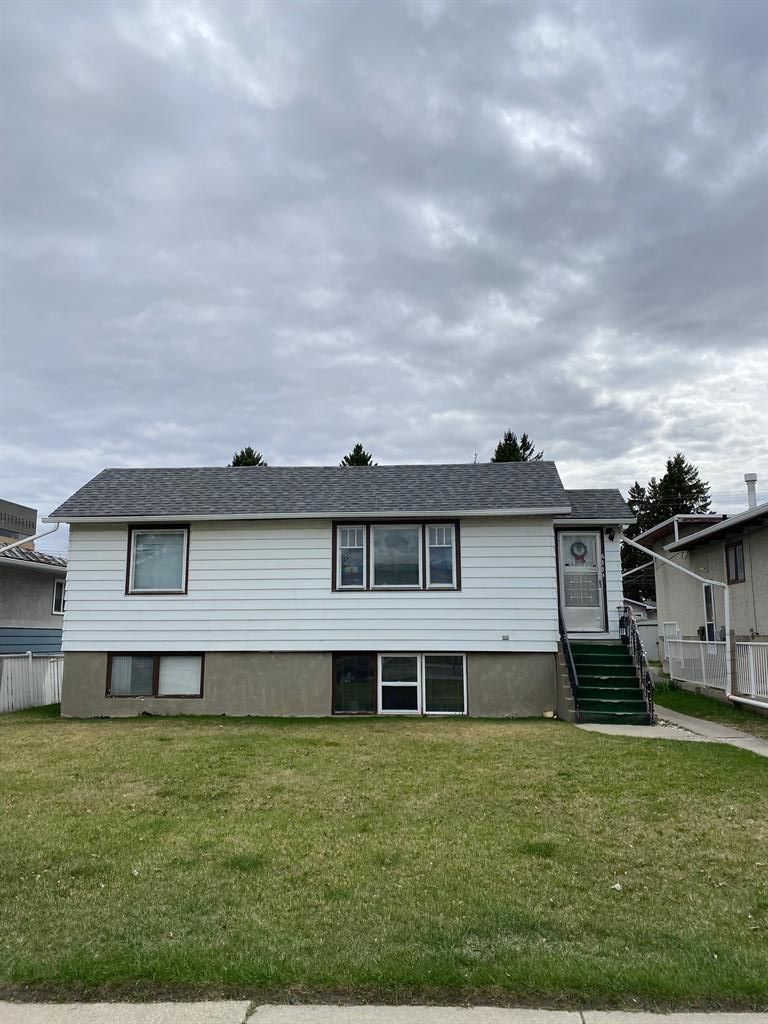 Main Photo: 611 68 Avenue SW Kingsland Calgary Alberta T2V 0N1 Home For Sale CREB MLS A2020099