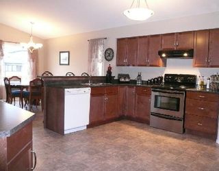 Photo 2: 155 ROUGEAU GARDEN Drive in WINNIPEG: Transcona Residential for sale (North East Winnipeg)  : MLS®# 2811701