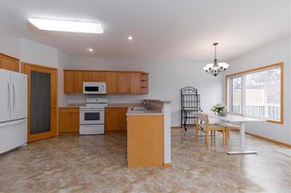 Photo 11: 35 Estabrook Cove in Winnipeg: River Park South Residential for sale (2F)  : MLS®# 202128214