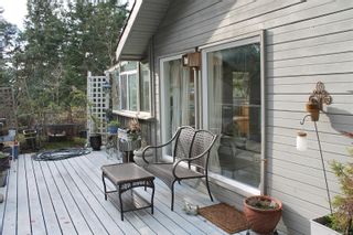 Photo 2: 4881 Pirates Rd in Pender Island: GI Pender Island Single Family Residence for sale (Gulf Islands)  : MLS®# 951315