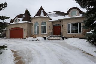 Photo 1: 8 Bard Place in Winnipeg: Tuxedo Residential for sale (1E)  : MLS®# 202400127