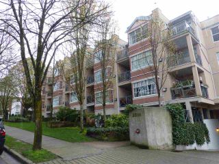 Photo 1: 309 2388 TRIUMPH Street in Vancouver: Hastings Condo for sale in "ROYAL ALEXANDRA" (Vancouver East)  : MLS®# R2157948