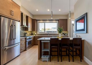Photo 11: 422 22 Avenue NE in Calgary: Winston Heights/Mountview Semi Detached (Half Duplex) for sale : MLS®# A1258691