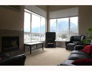 Photo 1: 401 40437 TANTALUS Road in Squamish: Garibaldi Estates Condo for sale in "THE SPECTACLE" : MLS®# V686624