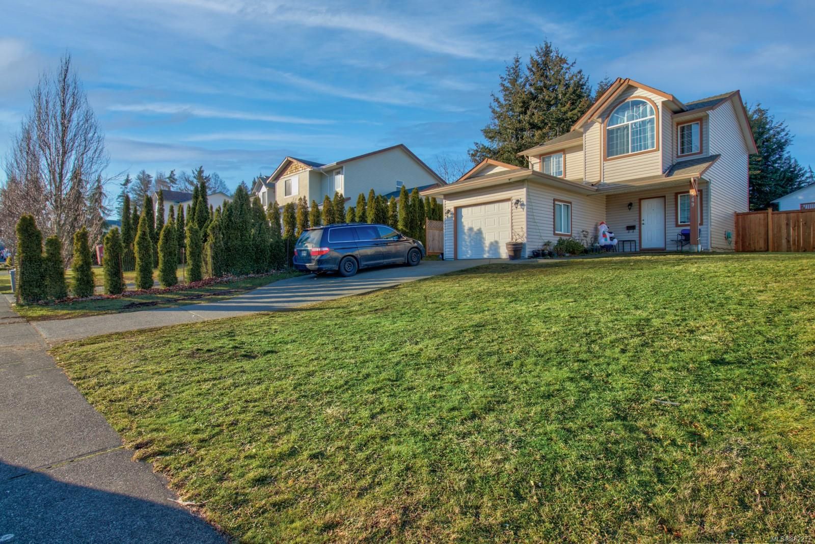 Main Photo: 549 Deerwood Pl in Comox: CV Comox (Town of) House for sale (Comox Valley)  : MLS®# 862277