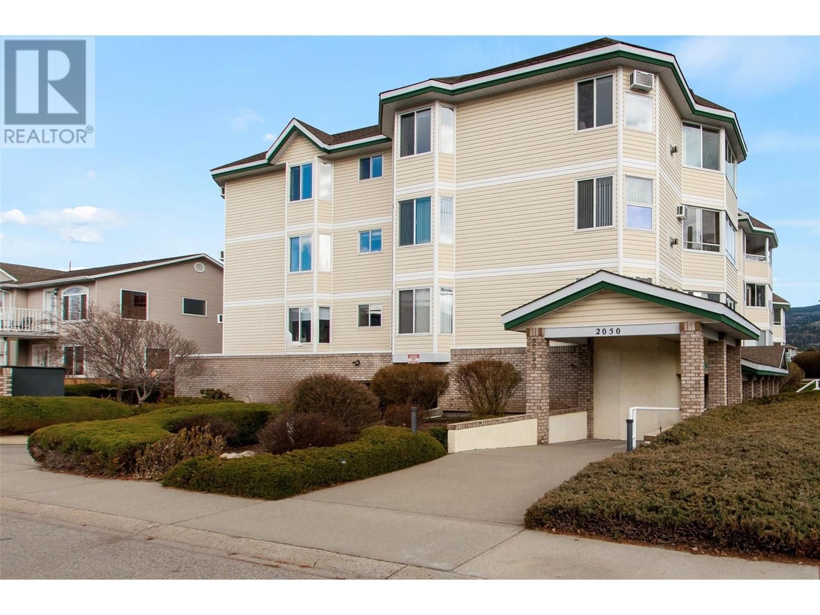 Main Photo: 2050 Quebec Street Unit# 102 in Penticton: House for sale : MLS®# 10308511