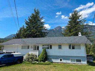 Photo 1: 41935 BIRKEN Road in Squamish: Brackendale House for sale : MLS®# R2784399