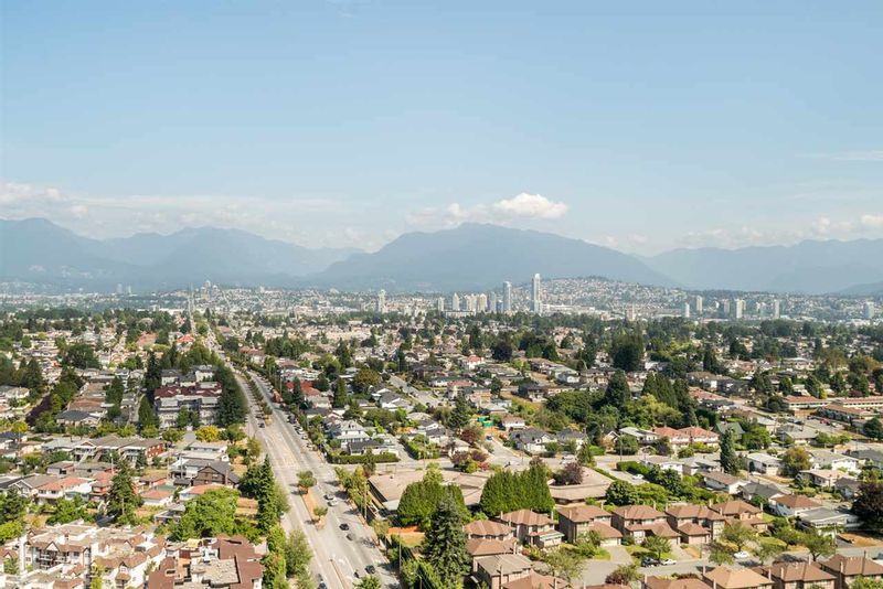 FEATURED LISTING: 3202 - 5515 BOUNDARY Road Vancouver