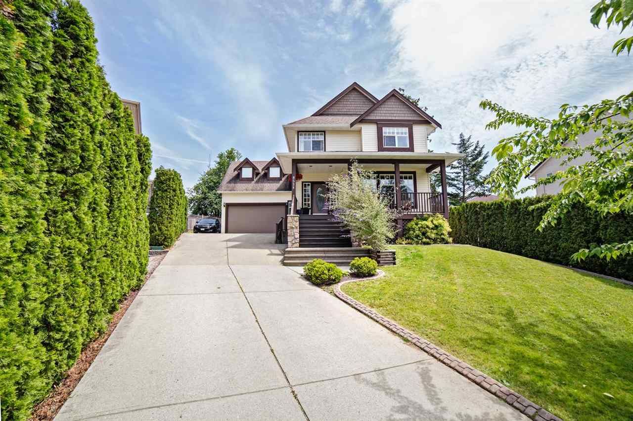 Main Photo: 8524 DOERKSEN Drive in Mission: Mission BC House for sale : MLS®# R2287895