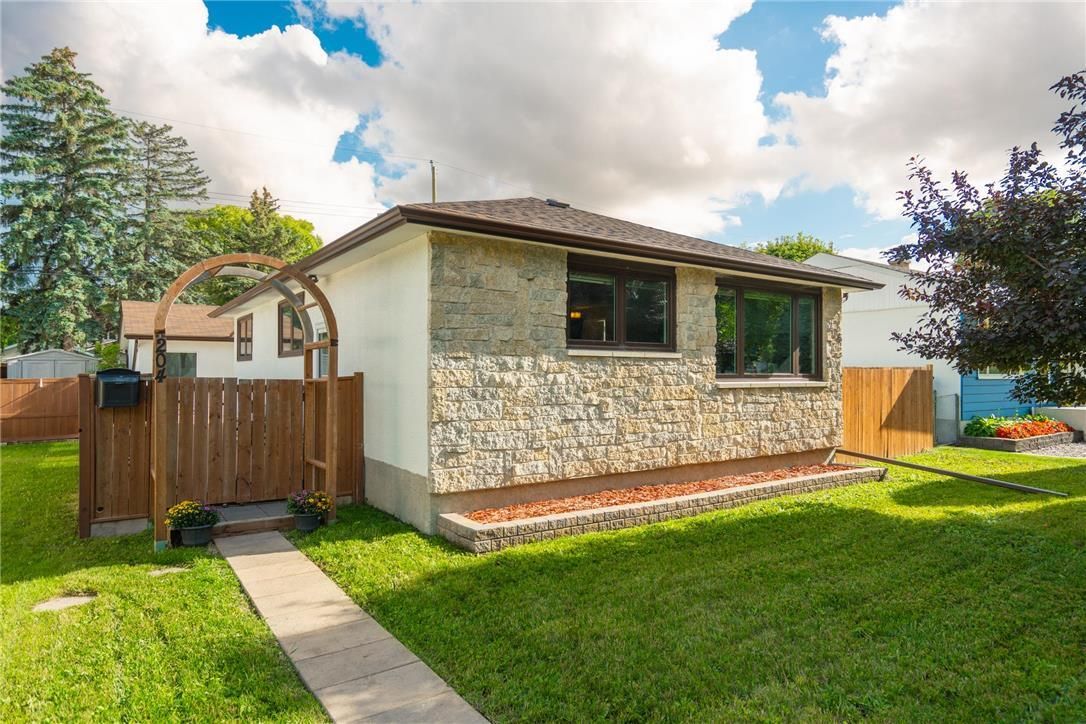 Main Photo: Updated Bungalow with Garage in Winnipeg: 2D House for sale (St Vital) 