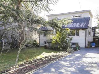 Main Photo: 325 W KINGS Road in North Vancouver: Upper Lonsdale House for sale : MLS®# R2443642