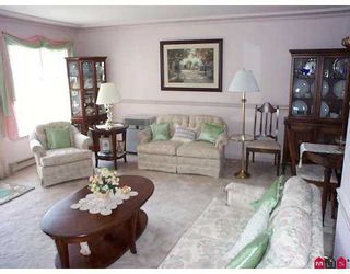 Photo 3: 17 9163 FLEETWOOD Way in Surrey: Fleetwood Tynehead Townhouse for sale in "THE FOUNTAINS" : MLS®# F2710642