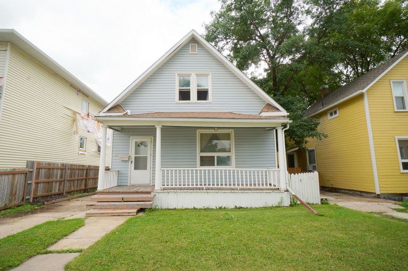 FEATURED LISTING: 21 5th St NW Portage la Prairie