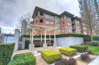 Photo 1: 114 3097 LINCOLN Avenue in Coquitlam: New Horizons Condo for sale in "LARKIN HOUSE" : MLS®# R2436742