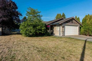 Photo 1: 18537 58 Avenue in Surrey: Cloverdale BC House for sale (Cloverdale)  : MLS®# R2302962