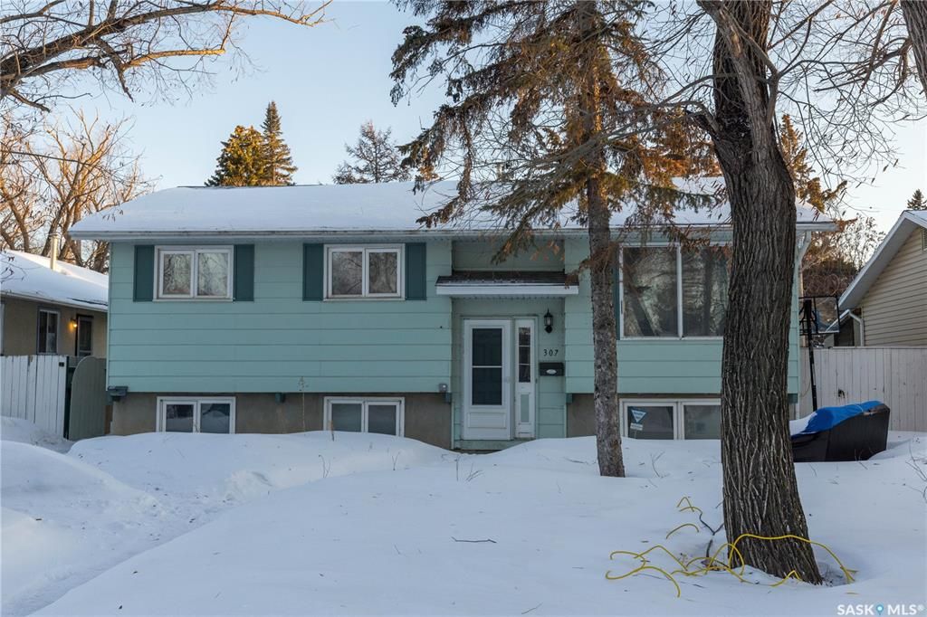 Main Photo: 307 113th Street West in Saskatoon: Sutherland Residential for sale : MLS®# SK922879