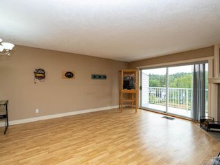 Photo 2: 914 Wendey Dr in Langford: La Walfred Half Duplex for sale : MLS®# 840588