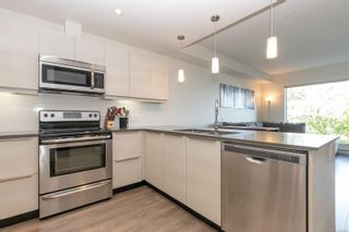 Photo 10: 207 3815 Rowland Ave in Saanich: SW Glanford Condo for sale (Saanich West)  : MLS®# 902342