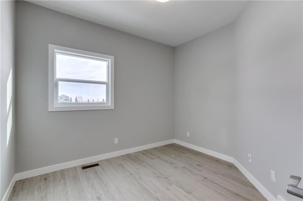 Photo 7: Photos: 56 Creekside Green SW in Calgary: C-168 Detached for sale : MLS®# C4286836