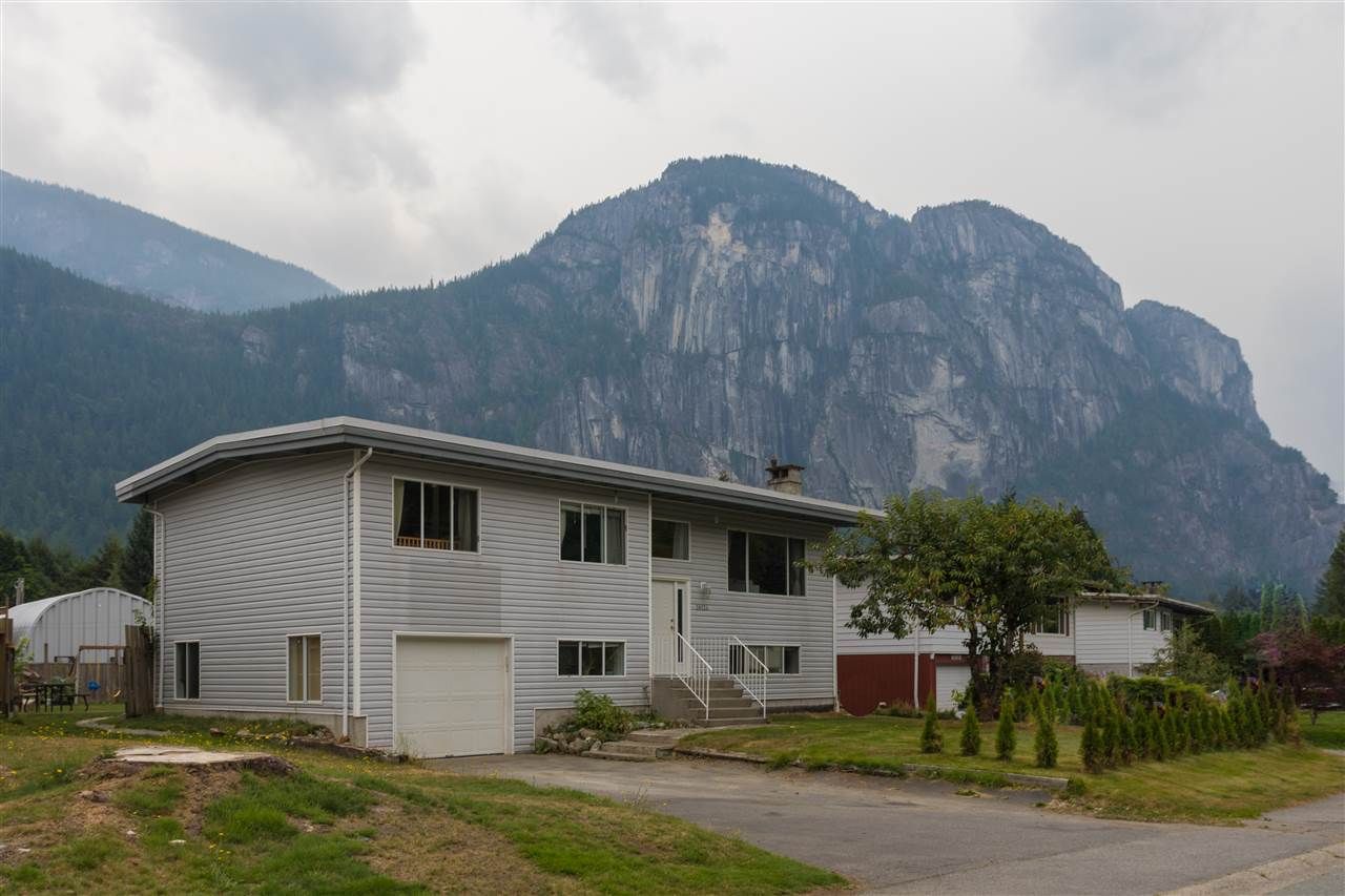 Main Photo: 38134 WESTWAY Avenue in Squamish: Valleycliffe House for sale in "Valleycliffe" : MLS®# R2206944