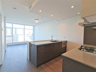 Photo 4: 911 4670 ASSEMBLY Way in Burnaby: Metrotown Condo for sale in "Station Square" (Burnaby South)  : MLS®# R2463447