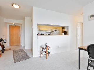 Photo 2: 1308 9623 MANCHESTER Drive in Burnaby: Cariboo Condo for sale in "STRATHMORE TOWERS" (Burnaby North)  : MLS®# R2878255