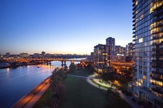 Photo 4: 1103 8 SMITHE MEWS in Vancouver: Yaletown Condo for sale (Vancouver West)  : MLS®# R2341807