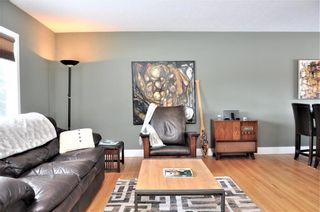 Photo 2: 15 WESTVIEW Drive SW in Calgary: Westgate House for sale : MLS®# C4173447