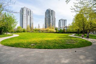 Photo 16: 802 3588 CROWLEY Drive in Vancouver: Collingwood VE Condo for sale (Vancouver East)  : MLS®# R2775577