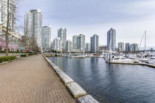Photo 2: 2803 1201 MARINASIDE Crescent in Vancouver: Yaletown Condo for sale in "Peninsula" (Vancouver West)  : MLS®# R2764715