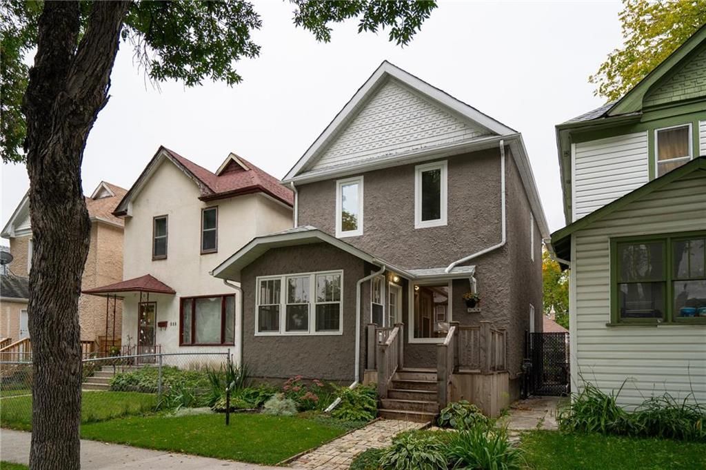 Main Photo: 554 Beverley Street in Winnipeg: West End Residential for sale (5A)  : MLS®# 202223289