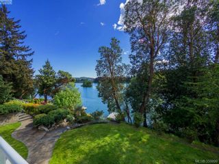 Photo 3: 2811 Lake End Rd in Langford: La Langford Lake House for sale : MLS®# 350899
