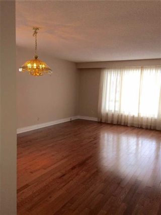 Photo 2: 22 Sir Bodwin Place in Markham: Markham Village House (Bungalow) for lease : MLS®# N3672288