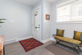 Photo 3: 3 2923 Shelbourne St in Victoria: Vi Oaklands Row/Townhouse for sale : MLS®# 850799
