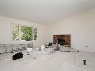 Photo 2: 2101 Rennie Pl in Sidney: Si Sidney South-West House for sale : MLS®# 858574