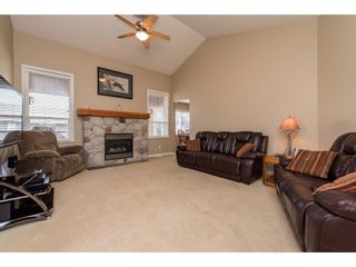 Photo 2: 2849 BUFFER Crescent in Abbotsford: Aberdeen House for sale : MLS®# R2406045