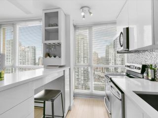 Photo 10: 2210 1188 RICHARDS Street in Vancouver: Yaletown Condo for sale in "Park Plaza" (Vancouver West)  : MLS®# R2669267