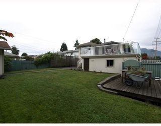 Photo 2: 1253 Sutherland Avenue in North Vancouver: Boulevard House for sale : MLS®# V785862