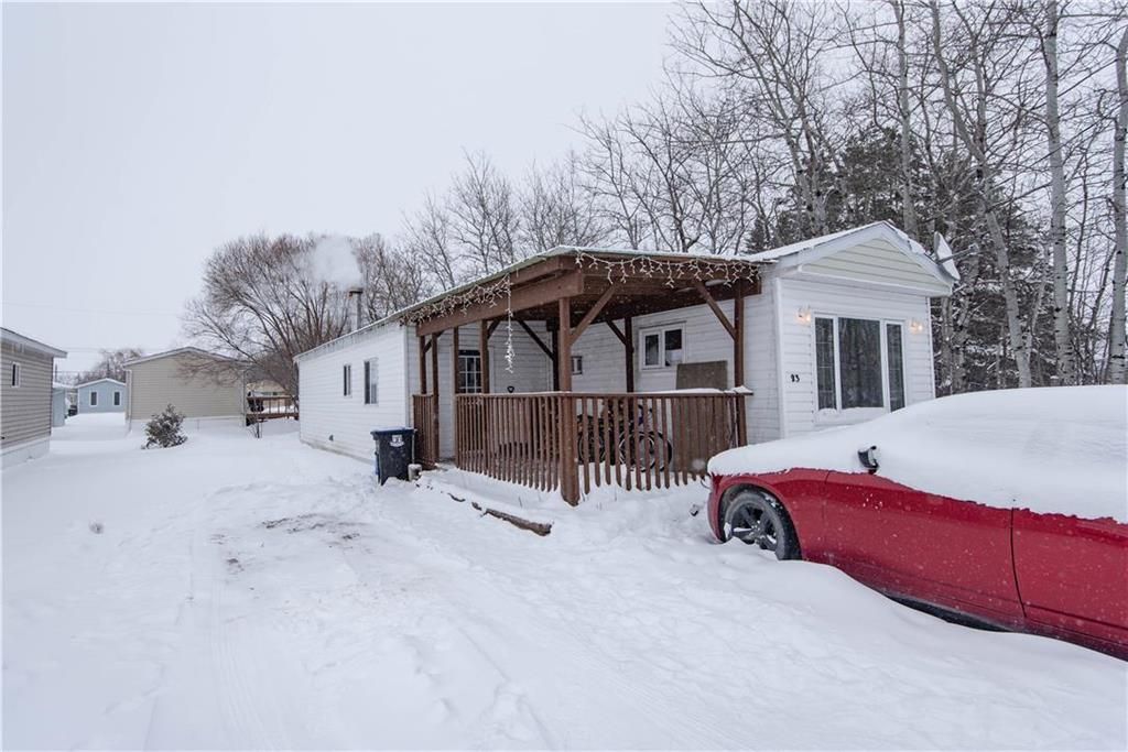 Main Photo: 23 Aspen 4 Drive in Steinbach: R16 Residential for sale : MLS®# 202228505