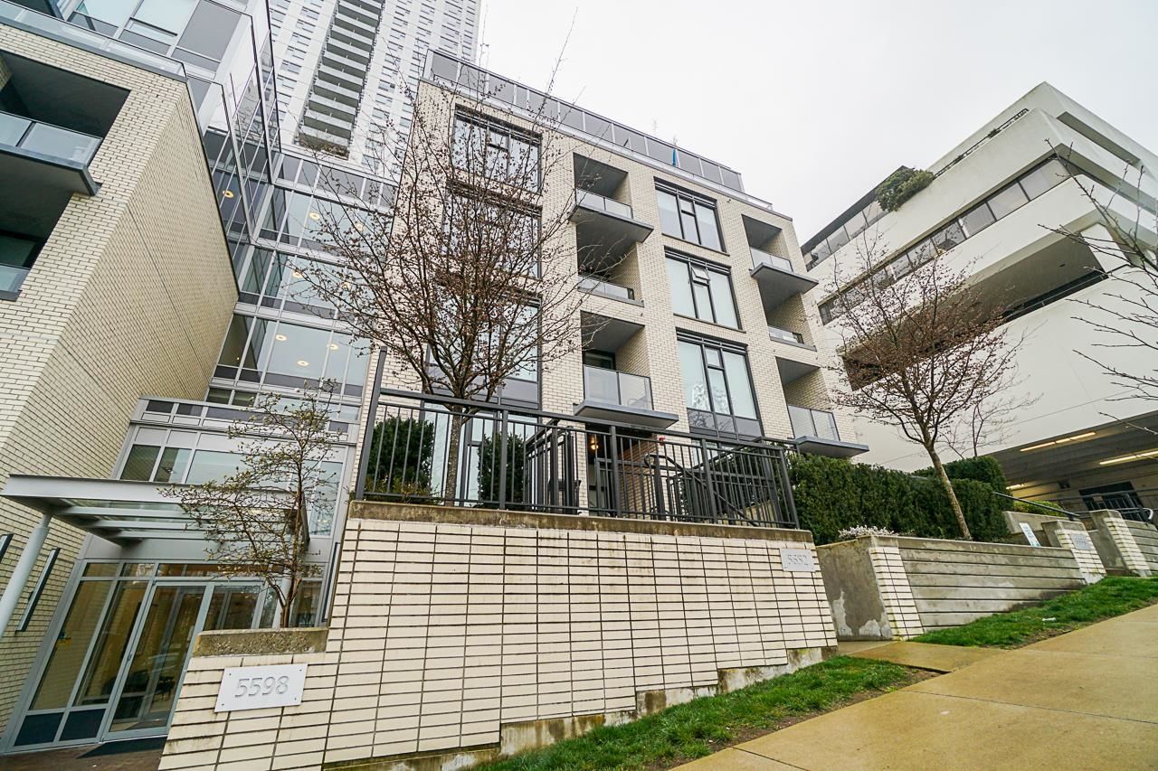 Main Photo: 5652 ORMIDALE Street in Vancouver: Collingwood VE Townhouse for sale in "WALL CENTRE CENTRAL PARK" (Vancouver East)  : MLS®# R2640712