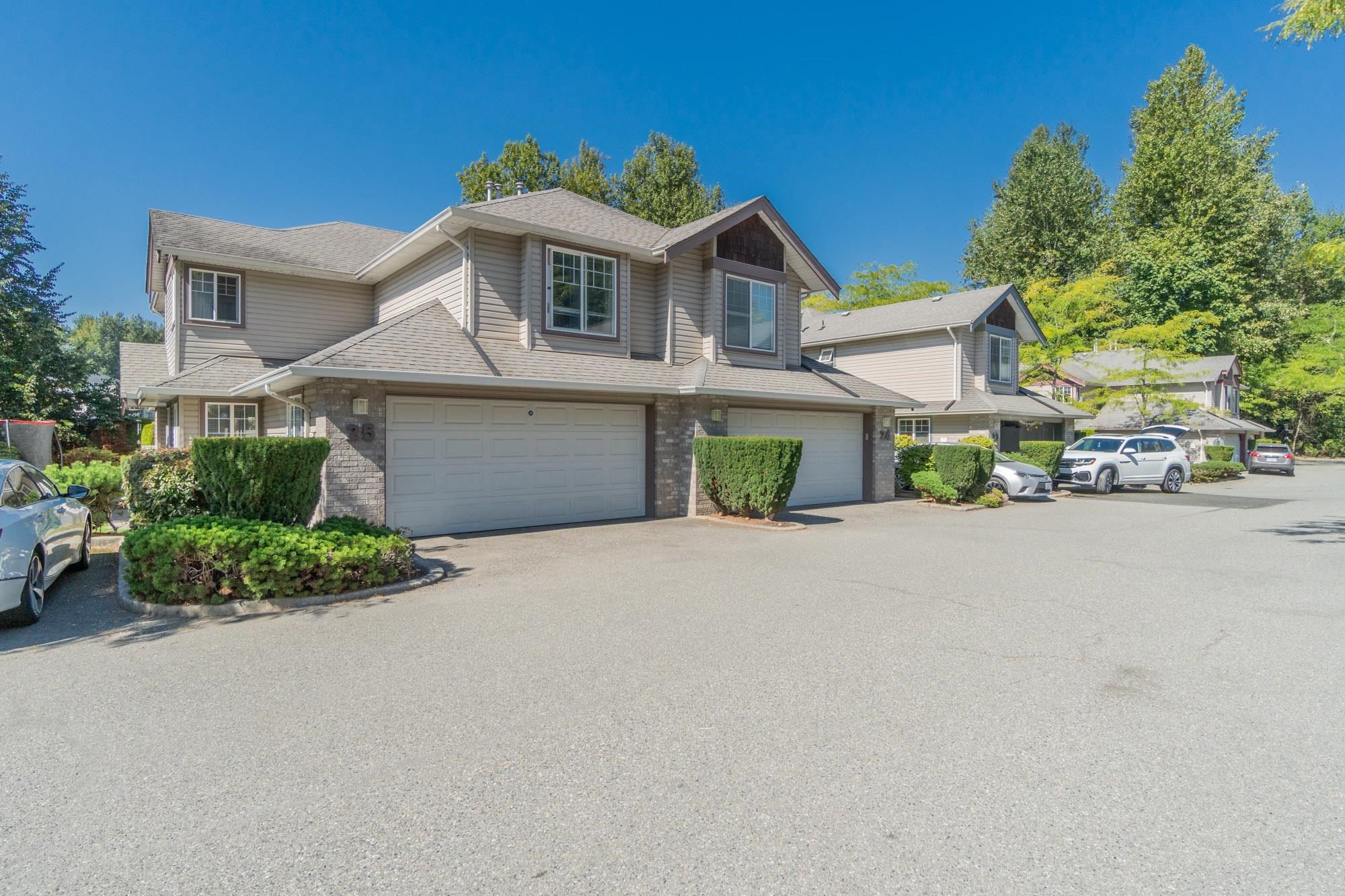 Main Photo: 25 3270 BLUE JAY Street in Abbotsford: Abbotsford West Townhouse for sale in "Bluejay Hills" : MLS®# R2813733